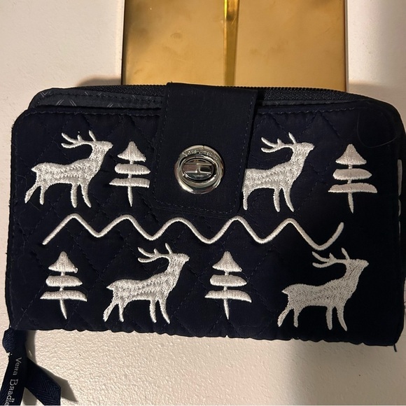Vera Bradley RFID Turnlock Wallet in "Merry Mischief Snow Day" Embroidered - Picture 3 of 8